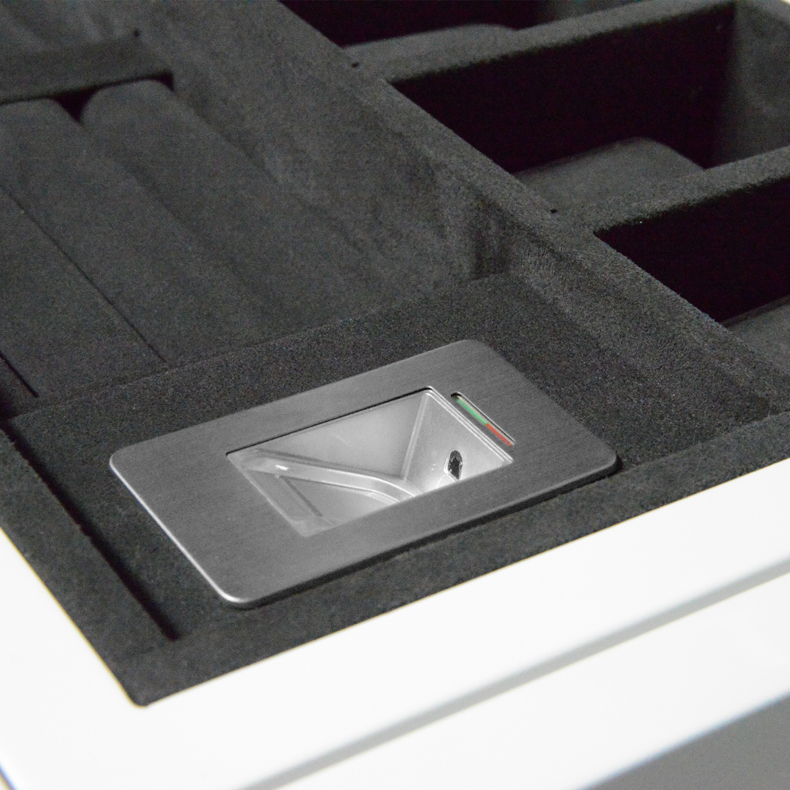 Uhrenbeweger Empire Guard – Weiß Hochglanz Carbon Lack — Ansicht 3
